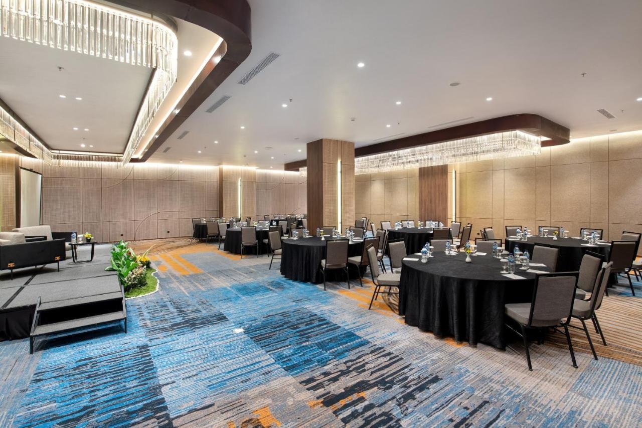 Hotel Aruss Semarang Buitenkant foto